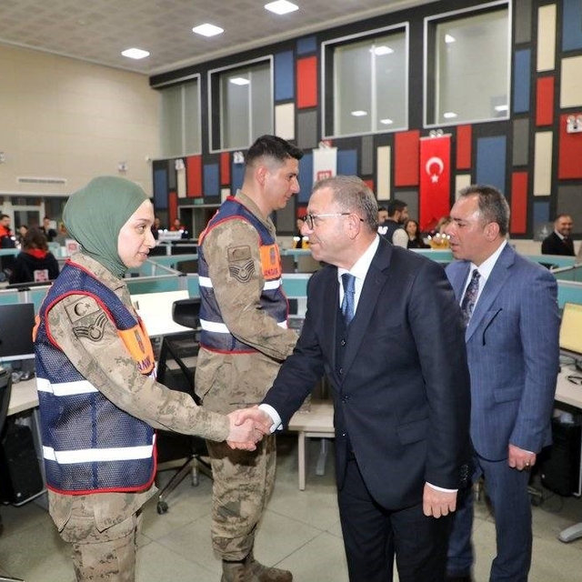 Kars Valisi Ziya Polat'tan 112 Acil Çağrı Merkezi'ne bayram ziyareti
