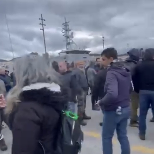 Eylemden sonra kapılar açıldı
Midilli'de mahsur kalanlar eyleme başlayınca...