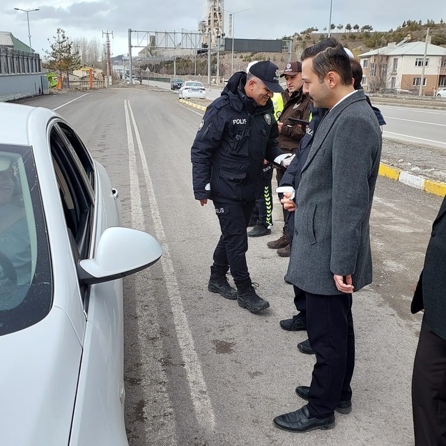 Aşkale'de bayramın manevi atmosferi yollara taşındı