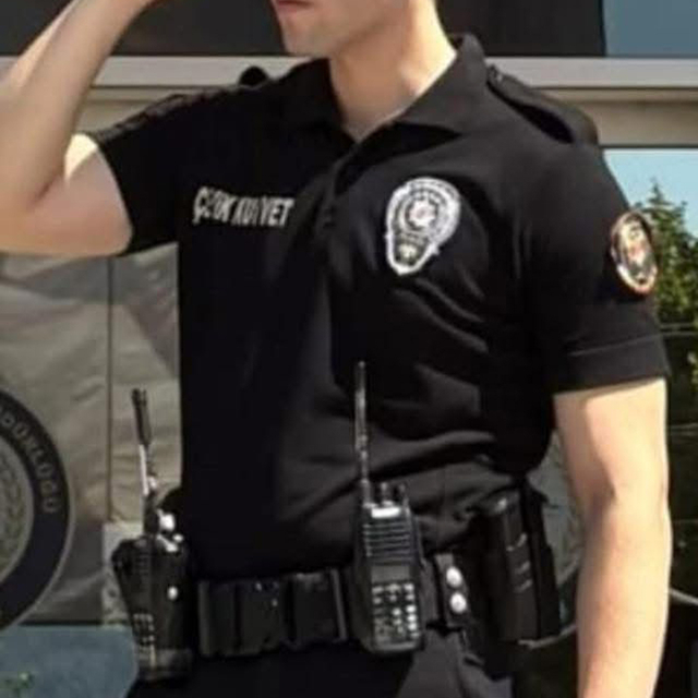 Aile arasındaki tartışmada silahla vurulan polis toprağa verildi, kardeşi t...