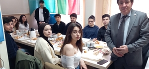 Eskişehir'de okuyan Türk dünyası öğrencileri kahvaltıda buluştu