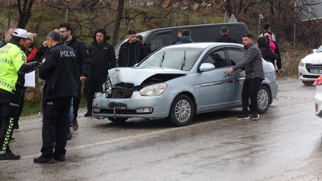 Malatya'da 5 araçlı zincirleme kaza: 4 yaralı