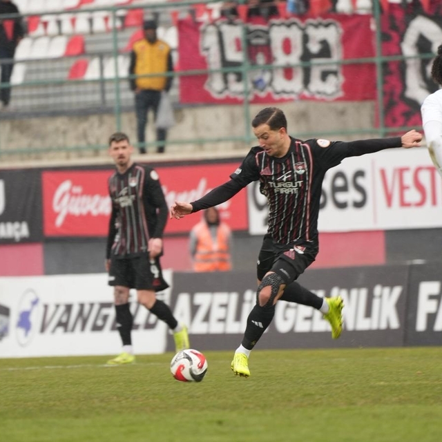 Van Spor FK sahasında Sarıyerspor ile golsüz berabere kaldı