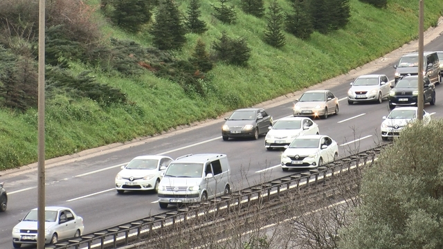 Ramazan Bayramı'nın son gününde TEM'in Kocaeli geçişinde yoğunluk