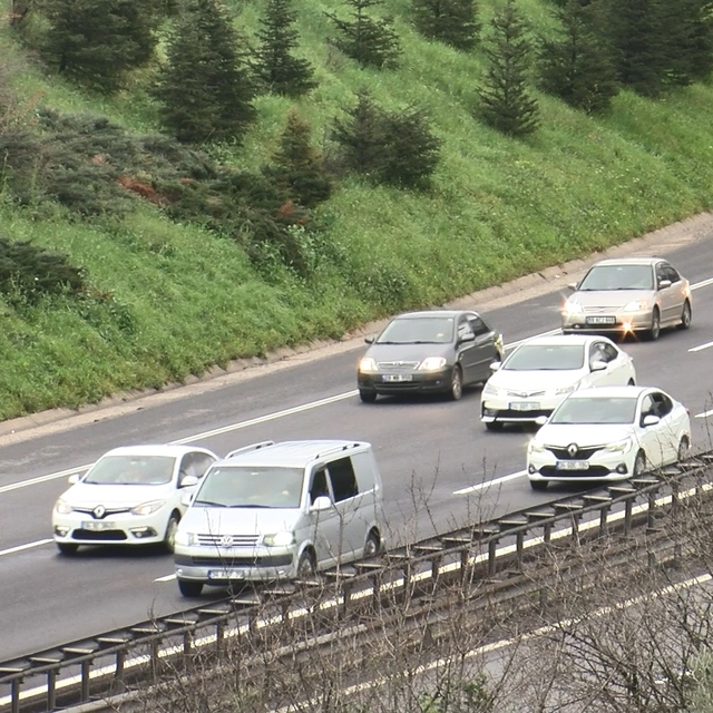Ramazan Bayramı'nın son gününde TEM'in Kocaeli geçişinde yoğunluk