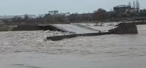 Diyarbakır’da sağanak sele neden oldu, köprü su altında kaldı