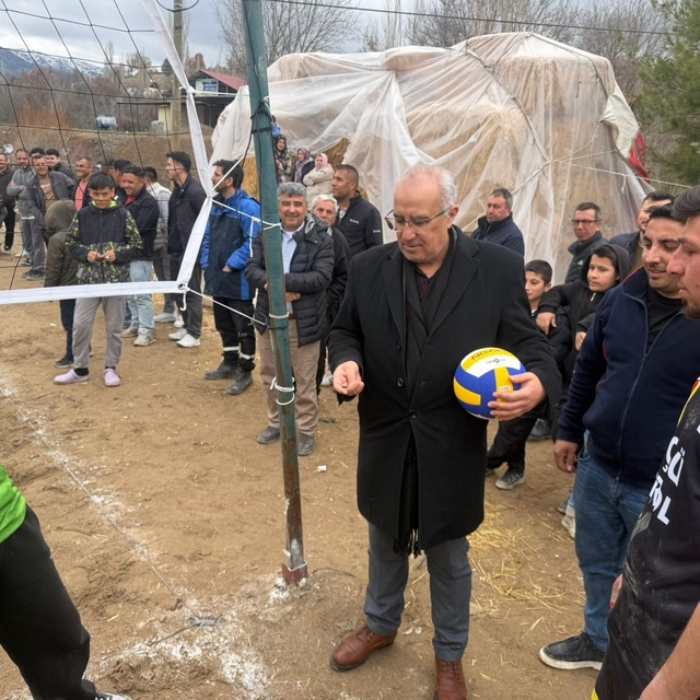 Başkan Arslan, Çamlıbel'de Voleybol Turnuvasına katıldı