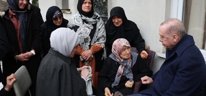 Cumhurbaşkanı Erdoğan, Rize'de komşularıyla bayramlaştı