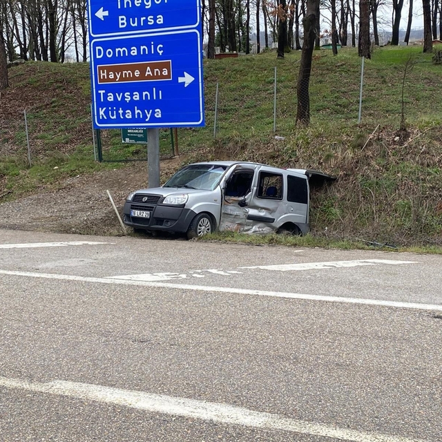 Kamyonet ile hafif ticari araç çarpıştı: 4 yaralı