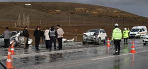 Sivas'ta üç aracın karıştığı kazada 1 kişi öldü, 5 kişi yaralandı