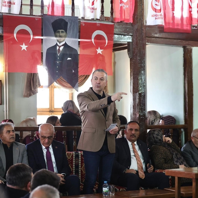 Başkan Uzun: "Biz de hizmetin ve milletin delisiyiz"