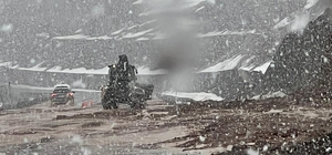 Bingöl’de sağanak sonrası yolda biriken çamur temizlendi