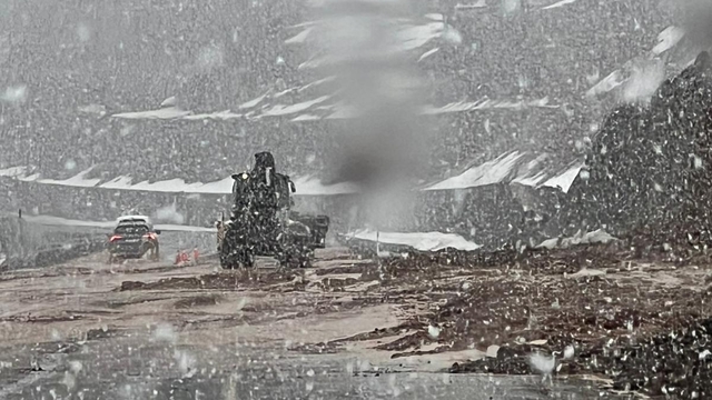 Bingöl'de sağanak sonrası yolda biriken çamur temizlendi