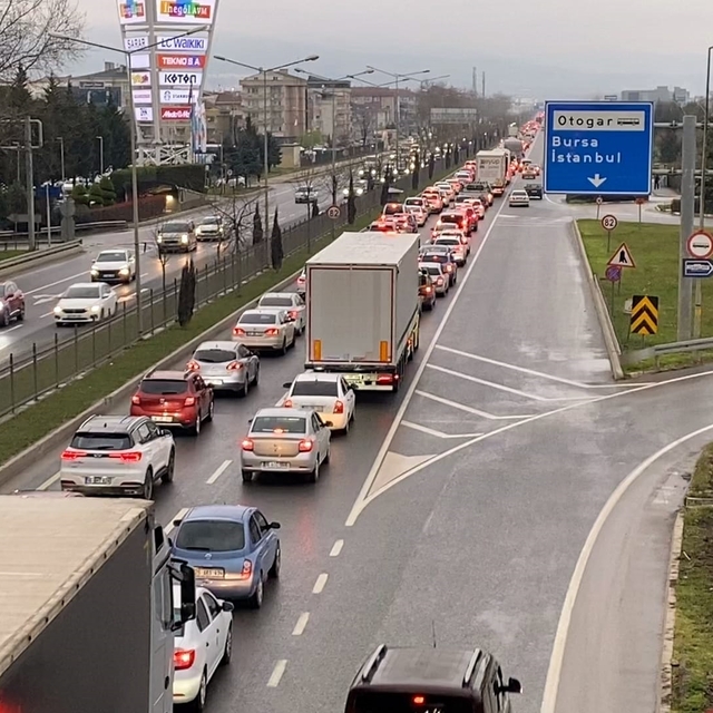 Bursa-Ankara kara yolunda bayram dönüşü yoğunluğu