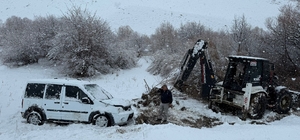 Hakkari-Van kara yolunda kaza: 2 yaralı
