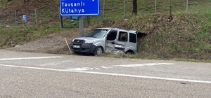 Bursa'da kamyonet ile hafif ticari araç çarpıştı: 4 yaralı