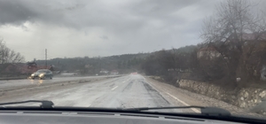 Kastamonu’da sağanak yağış sürücülere zor anlar yaşattı