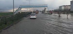 Nusaybin'de sağanak; İpekyolu suyla doldu