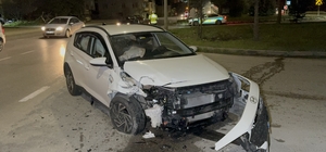 Aynı kavşakta 9 yıl sonra yine kaza yaptı: 2 yaralı