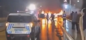 Gaziantep’te çarpışan iki otomobil alev topuna döndü