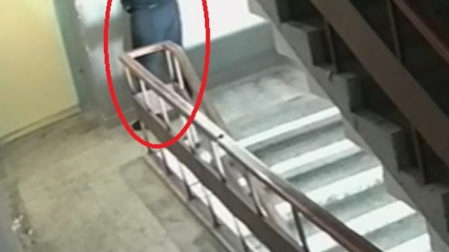 Kayseri'de kurye, sipariş getirdiği binaya idrarını yaptı