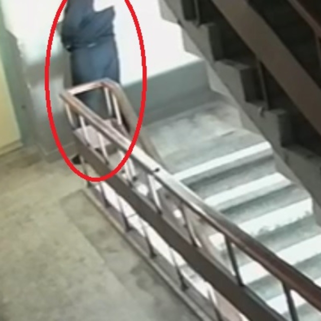 Kayseri'de kurye, sipariş getirdiği binaya idrarını yaptı