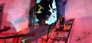 Siirt'te iki katlı binada korkutan yangın