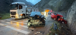 Bu kazada bir tek Asel bebek hayatta kaldı İki otomobilin çarpıştığı kazada ölenlerin sayısı 2'ye yükseldi