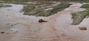 Afrin Çayı'nda mahsur kalan kişi kurtarıldı