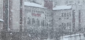 Hakkari ve Yüksekova'da eğitime kar engeli