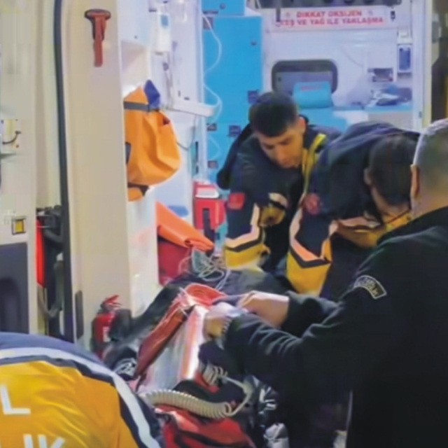 Şarampole yuvarlanan otomobilde 1 kişi öldü, 4 kişi de yaralandı