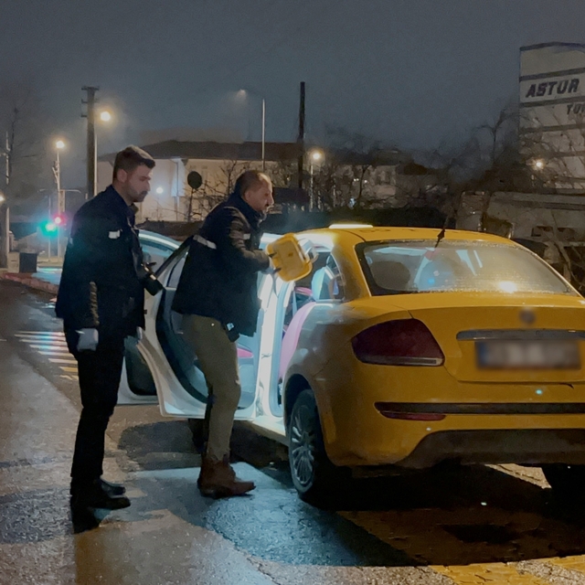 Tekirdağ'da takside yolcu dehşeti: Şoförü omzundan bıçakladı