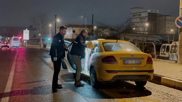 Tekirdağ'da takside yolcu dehşeti: Şoförü omzundan bıçakladı