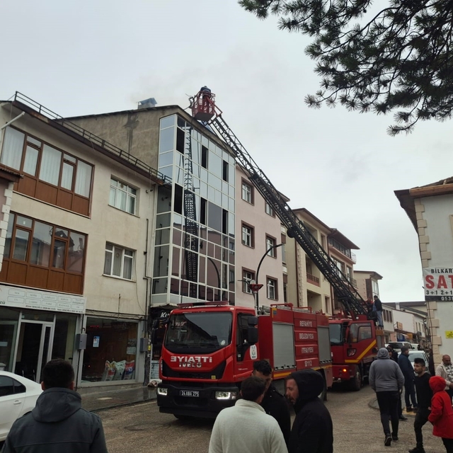 Refahiye'de tarihi lokantada baca yangını paniğe neden oldu
