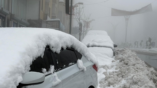 Hakkari'de kar yağışı yerini yoğun sise bıraktı