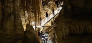 Gümüşhane’nin yer altı sarayı kapılarını ziyaretçilerine açtı Gümüşhane’nin Torul ilçesindeki Karaca Mağarası, Ramazan Bayramı tatilinde ziyaretçi akınına uğradı