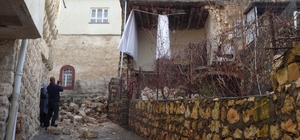 Gercüş'te sağanak yağışlara dayanamayan ev çöktü