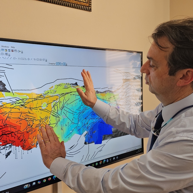 Prof. Dr. Kutoğlu'nun 'Anadolu'yu ikiye ayırabilecek gerinim hattı' makales...