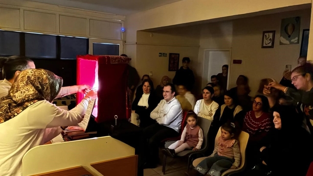 Bilecik'te özel ihtiyaçlı bireyler için Karagöz ve Hacivat gösterisi