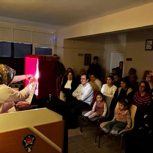 Bilecik'te özel ihtiyaçlı bireyler için Karagöz ve Hacivat gösterisi