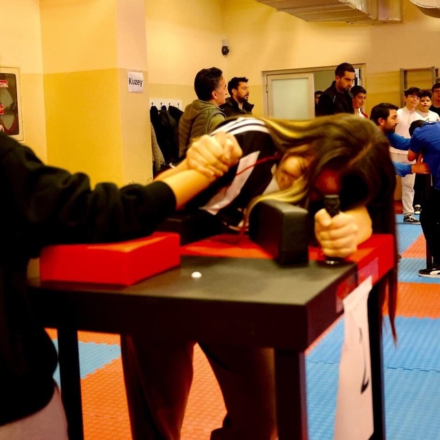 Bilecik'te Bilek Güreşi Yıldızlar İl Birinciliği tamamlandı