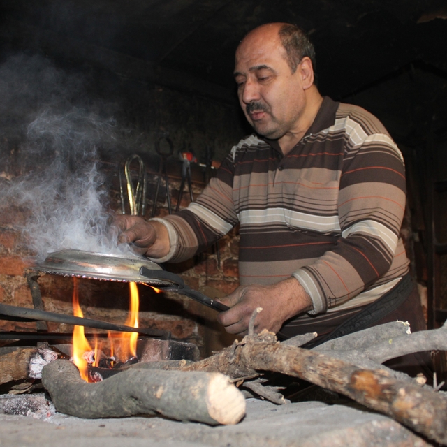 Yarım asırlık kalay ustası 'çırak' sıkıntısına dikkat çekti
Kalay ustası Uç...