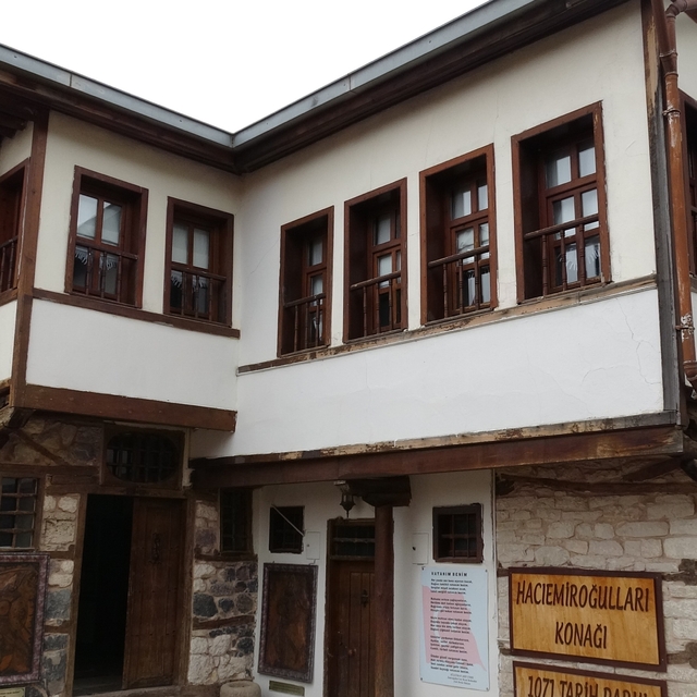 İki asırlık Emiroğlu Konağı tarihe ışık tutuyor