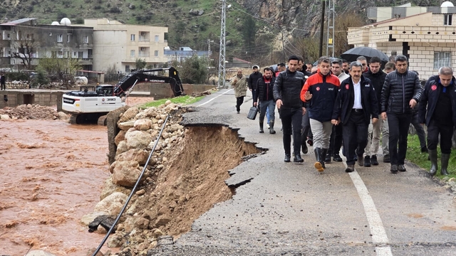 Vali Ekici Kasrik'te: "Devlet tüm imkanlarıyla sahada"