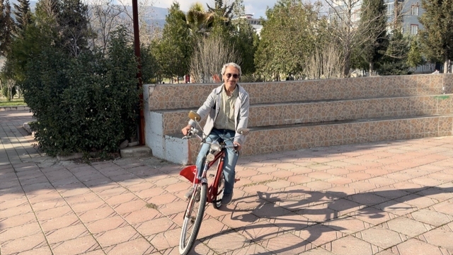 Osmaniye'de 47 yıllık berberin 41 yıllık bisiklet sevdası