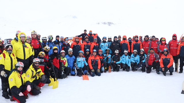 AFAD'dan, 2 bin 200 rakımlı Erciyes'te personele çığ eğitimi