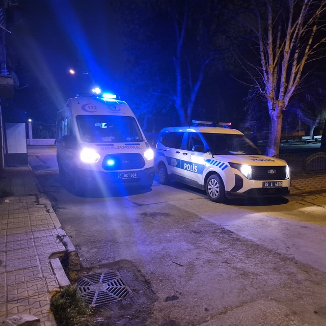 Alkollü genç ortalığı birbirine kattı
Bekçi ve polis ekiplerine zorluk çıka...