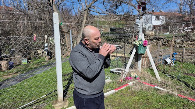 Çocukluğundan bu yana güvercin tutkunu olan adam: "Bir ev parasına kuş veren var"
Hobi bahçesindeki güvercinleri için her gün yaklaşık 16 kilometre yol katediyor
Emekli Hasan Şavluk: "Bu bir hastalık, başka bir şey değil"
"Kuşun çok yakın mesafeye oynayıp bir de metraj giderse keyfinden doyulmaz"
