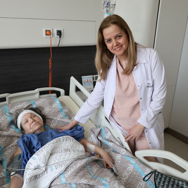 60 yıllık sessizliği koklear implantla son bulacak