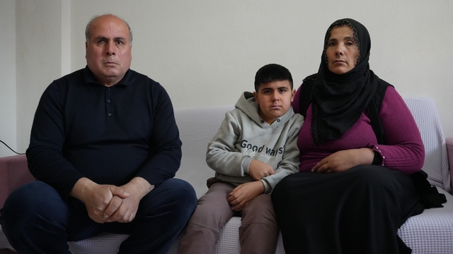 Bir oğlunu kaybetti, diğer oğlu için yardım istiyor
Bir evladını hastalıktan kaybeden baba; "Bir oğlumu bu hastalıktan kaybettim diğer hasta oğlumu da kaybetmek istemiyorum"